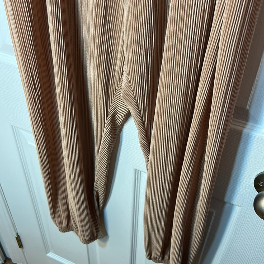 Victoria's Secret Metallic Pleated Joggers in Rose Gold